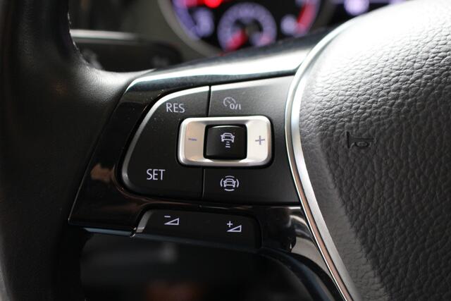 Volkswagen GOLF Variant 1.0 TSI Comfortline Navihgatie | Trekhaak | Climate Control | Cruise Control