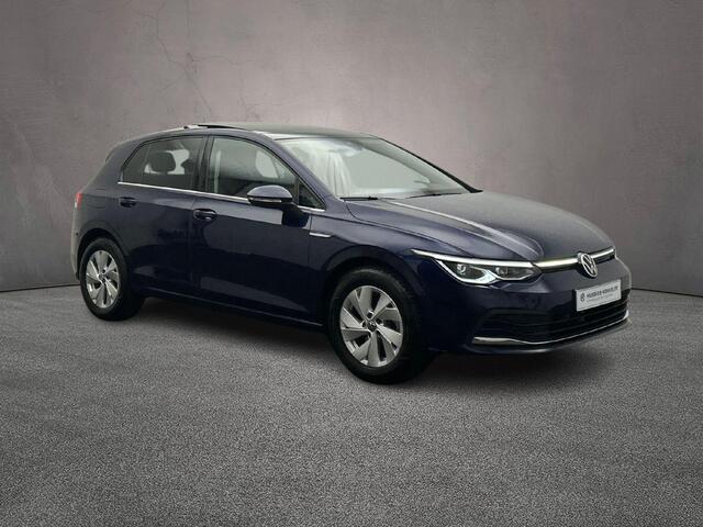 Volkswagen GOLF Style 1.5 TSI 130pk Panoramadak, Adaptive cruise control, Achteruitrijcamera, Navigatie, LED koplampen, Parkeersensoren, App connect