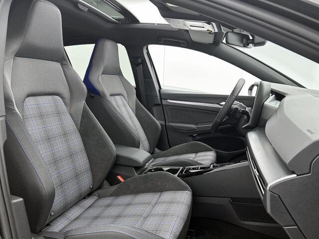 Volkswagen GOLF 1.5 eHybrid GTE Blackstyle, Pano, 19" Carplay, 360* Camera
