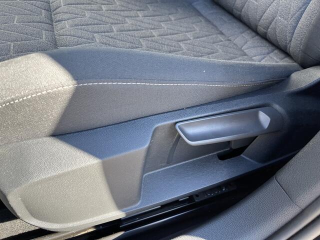 Volkswagen GOLF 1.5 eHybrid Life Edition / FABRIEKSGARANTIE TOT 06-2029/ AUTOMAAT/ CRUISE/ APP-CONNECT/ PARK. SENSOREN + CAMERA/ STOELVERWARMING/ CLIMA