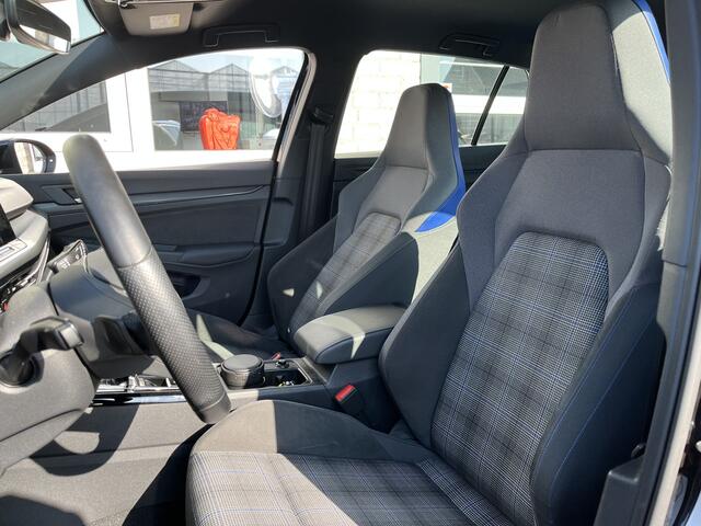 Volkswagen GOLF 1.4 eHybrid GTE / AUTOMAAT/ CRUISE/ DIGITAL DASH/ NAVI/ APP-CONNECT/ PARK. SENSOREN V&A/ CLIMA/ STOELVERWARMING/ 18"LMV