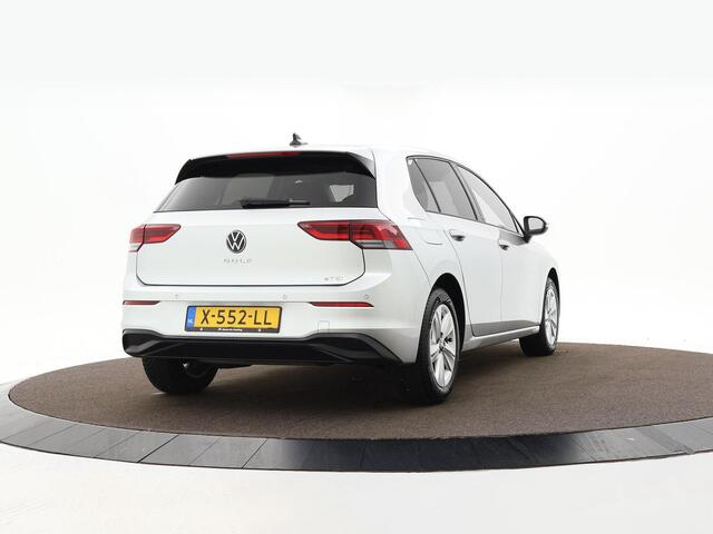 Volkswagen GOLF 1.0 eTSI 110pk Life Business · Apple/Android Car Play · Navigatie · Sfeerverlichting · P-Sensoren · 16'' Inch · Garantie t/m 12-01-2028 of 100.000km