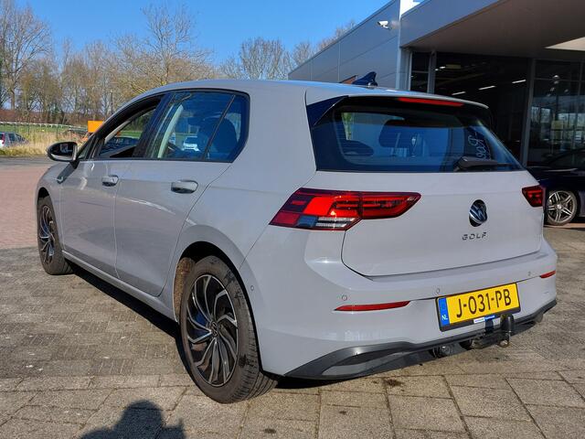 Volkswagen GOLF 1.5 TSI 131pk Life Business | Navi | Apple Carplay | Clima | Adap.Cruise | Led Koplampen | Dodehoek+Rijstrooksensor | Stoel+Stuurwielverwarming | Pdc V+A+Assist+Camera | 17''lm | Trekhaak