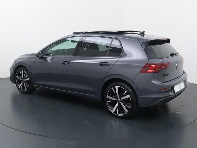 Volkswagen GOLF 1.5 eHybrid Life Edition | 204 PK | SoH 100% | Panoramadak | Stoelverwarming | Achteruitrij camera |
