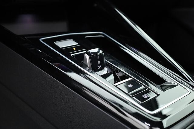 Volkswagen GOLF 8.5 - 1.5 eTSI 150PK R-Line DSG | MY25 | Pano | HUD | IQ. Light | Stoel- Stuurverw. | Camera | Nav+App.Connect | Sfeerverl.