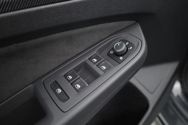 Volkswagen GOLF 8.5 - 1.5 eTSI 150PK R-Line DSG | MY25 | Pano | HUD | IQ. Light | Stoel- Stuurverw. | Camera | Nav+App.Connect | Sfeerverl.