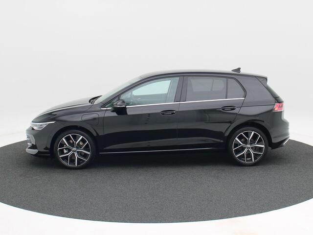 Volkswagen GOLF 1.5 eHybrid 204 Pk Style Edition | Trekhaak | Stoel/Stuur Verwarming | Camera | Climatronic | Full LED | 18 Inch | 25.840 Km !!