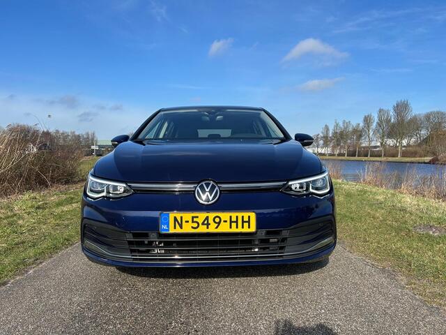 Volkswagen GOLF 1.5 eTSI R-Line Panoramadak / Ergocomfortstoel / Automaat