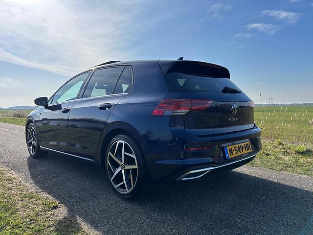 Volkswagen GOLF 1.5 eTSI R-Line Panoramadak / Ergocomfortstoel / Automaat