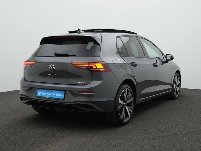 Volkswagen GOLF 1.5 eHybrid 204 pk Life Edition | Panoramadak | Stuur-/stoelverwarming | Achteruitrijcamera