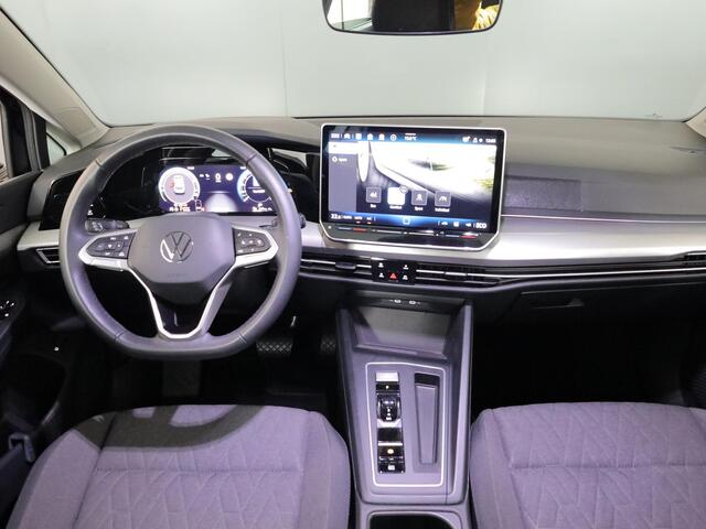 Volkswagen GOLF 1.5 eHybrid Life Edition 204 pk Automaat (DSG) | Verlengde garantie | Navigatie | Parkeersensoren (Park assist) | Achteruitrijcamera |