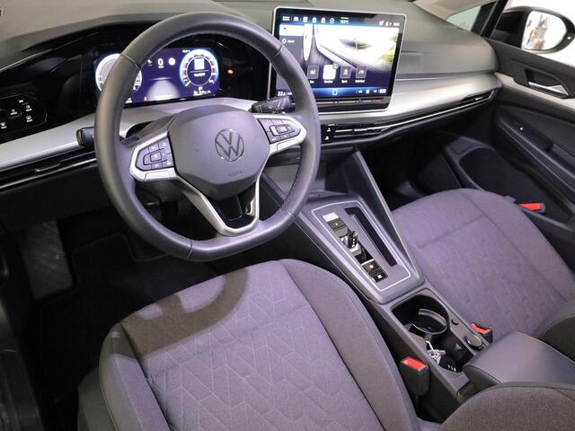 Volkswagen GOLF 1.5 eHybrid Life Edition 204 pk Automaat (DSG) | Verlengde garantie | Navigatie | Parkeersensoren (Park assist) | Achteruitrijcamera |