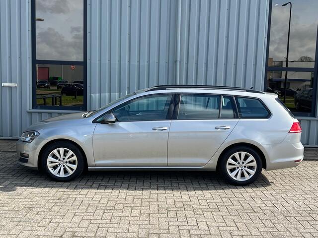 Volkswagen GOLF Variant 1.0 TSI Comfortline - Navigatie - DAB Radio - Parkeerhulp voor + achter