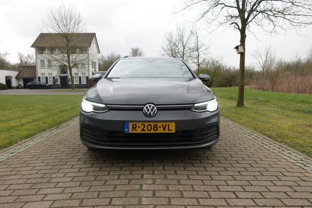 Volkswagen GOLF Variant 1.0 TSI Life Business | Camera | MAVI | CarPlay | Stoelverw. | Stuurwielverw. |