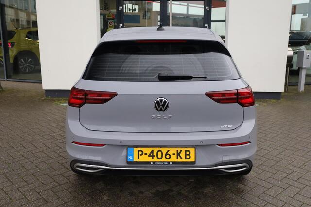 Volkswagen GOLF 1.0 eTSI Life 110PK / 80kW DSG, IQ Matrix LED, achteruitrijcamera, panoramadak, 18" LMV, travel assist, 3 zone climatronic, licht en regen sensor, privacy glas, adaptive cruise control