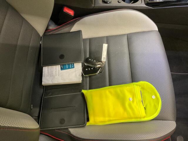 Volkswagen GOLF GTI 2.0 TSI 245PK | Vol Leer | Harman/Kardon | Keyless | Camera | Stoel Ventilatie | Memory | Klasse 3 | 18"Inch |