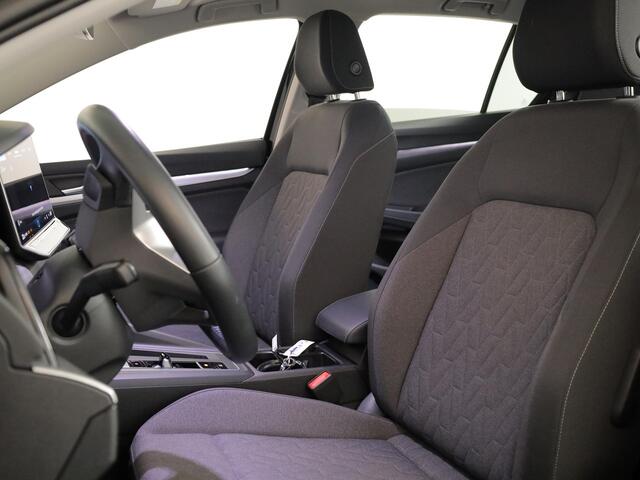 Volkswagen GOLF 1.5 eHybrid Life Edition 204 pk Automaat (DSG) | Verlengde garantie | Navigatie | Parkeersensoren (Park assist) | Achteruitrijcamera |