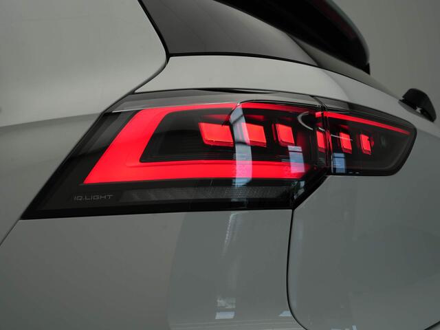 Volkswagen GOLF 1.5 eTSI 150pk DSG R-Line Edition Navigatie 360 Camera Acc Stoel/Stuurverwarming Carplay