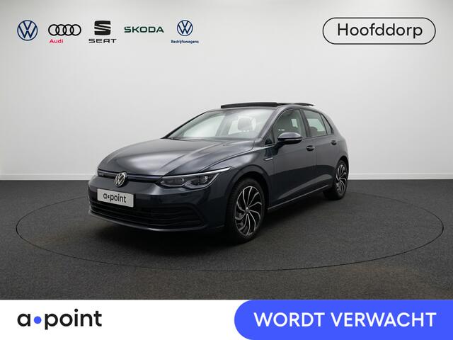 Volkswagen GOLF 1.5 TSI Life 150 pk | Navigatie | Panoramadak | Trekhaak (afneembaar) | Parkeersensoren | Matrix LED koplampen | Stoelverwarming | Head-up display |