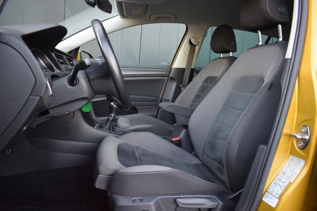 Volkswagen GOLF 1.0 TSi Highline R-Line Alcantara | ECC | Carplay | Adap. Cruise | Volledig Onderhouden!!