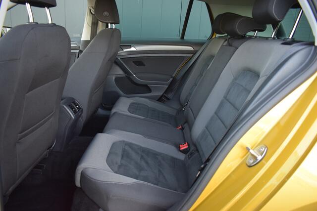 Volkswagen GOLF 1.0 TSi Highline R-Line Alcantara | ECC | Carplay | Adap. Cruise | Volledig Onderhouden!!