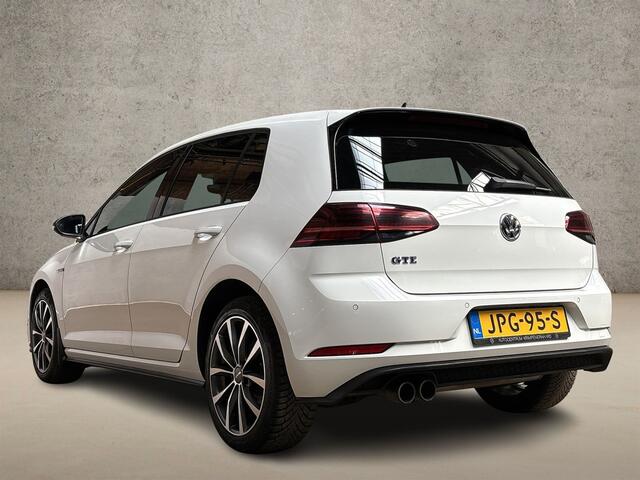 Volkswagen GOLF 1.4 TSI PHEV GTE 204Pk Automaat (VIRTUAL COCKPIT, APPLE CARPLAY, GROOT NAVI, KEYLESS, CAMERA, STOELVERWARMING, SPORTSTOELEN, ADAPTIVE CRUISE, GETINT GLAS, NIEUWSTAAT)