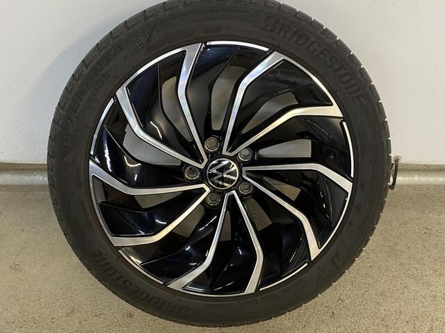 Volkswagen GOLF 1.5 TSI R-Line 130 PK | LED Plus | Parkeer camera | Navigatie | Keyless entry | Stoel- en stuurverwarming |