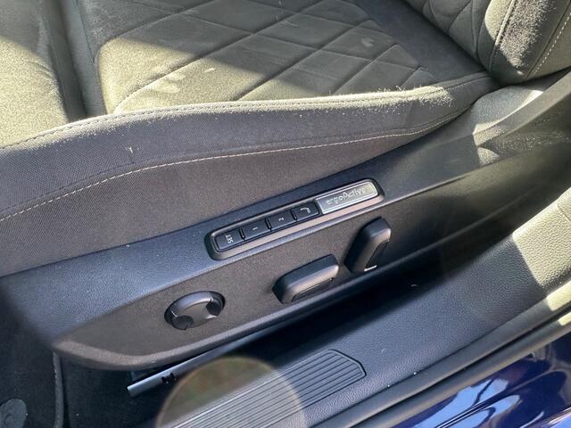 Volkswagen GOLF 1.5 eTSI Style El. Schuif/Kanteldak Navi 360 camera Sens