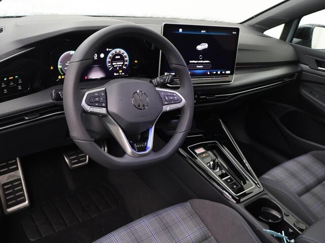 Volkswagen GOLF 8 GTE 1.5 eHybrid 200 kW / 272 PK Hatchback 6-DSG | Panoramadak | Black Style |