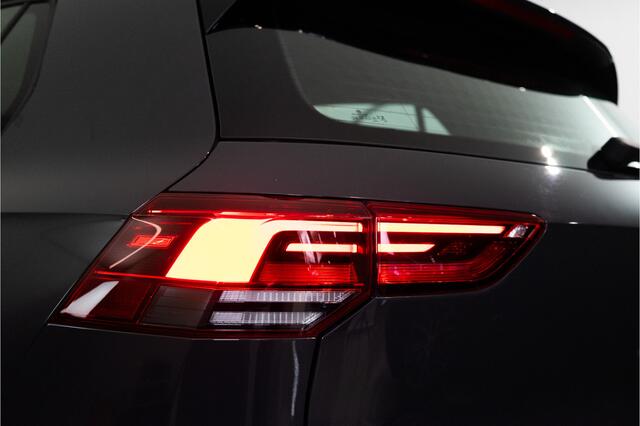 Volkswagen GOLF 1.5 eTSI 2x R-Line 150PK | Carplay | Sfeer | Virtual | Phonebox | Garantie