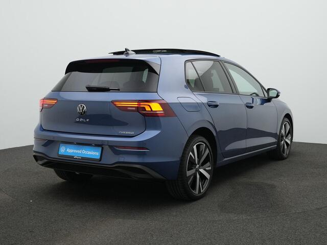 Volkswagen GOLF 1.5 eHybrid 204 pk Life Edition | Panoramadak | Stuur-/stoelverwarming | Achteruitrijcamera | Adaptive Cruise