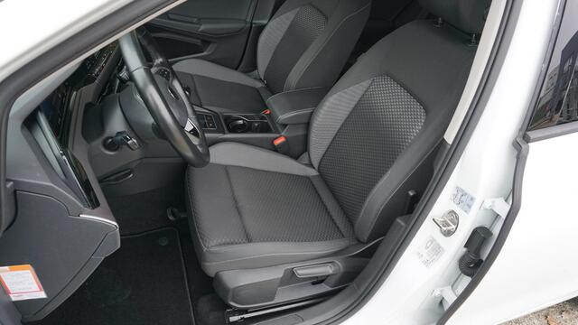 Volkswagen GOLF 1.5 TSI 131PK 5Drs Active Business LED A-Camera Virtual Stoel & Stuurverwarming Adaptive Cruise *Sfeerverlichting* Nette Golf!