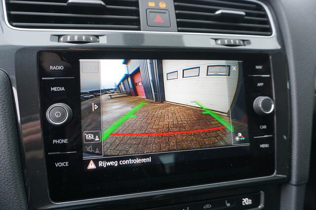 Volkswagen GOLF 1.0 TSI Automaat Comfortline | CAMERA | STOELVERWARMING | NAVI/CARPLAY | ECC |