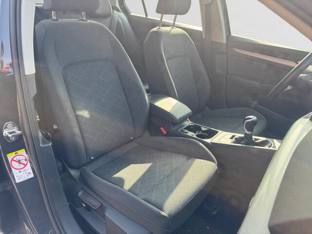 Volkswagen GOLF 1.0 TSI Life Dealer Onderhouden, Sfeerverlichting, Ada Cruise, Carplay, Android Auto