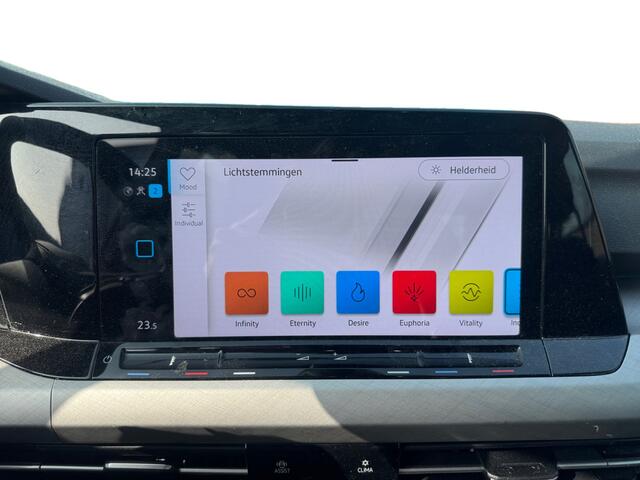 Volkswagen GOLF 1.0 TSI Life Dealer Onderhouden, Sfeerverlichting, Ada Cruise, Carplay, Android Auto