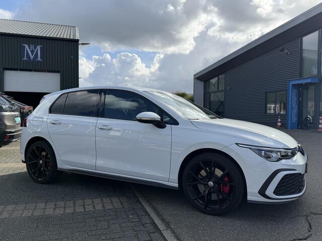 Volkswagen GOLF 1.4 eHybrid GTE ¤ 24.900,- VOOR ¤ 22.877,- UW LENTEVOORDEEL ¤ 2.023,-! | RECENT ONDERHOUD GEHAD| STOEL + STUURWIELVERWARMING | ACHTERUITRIJ CAMERA | ADAPTIEVE CRUISE | 19 INCH | INCL. 12 MND BOVAG GARANTIE