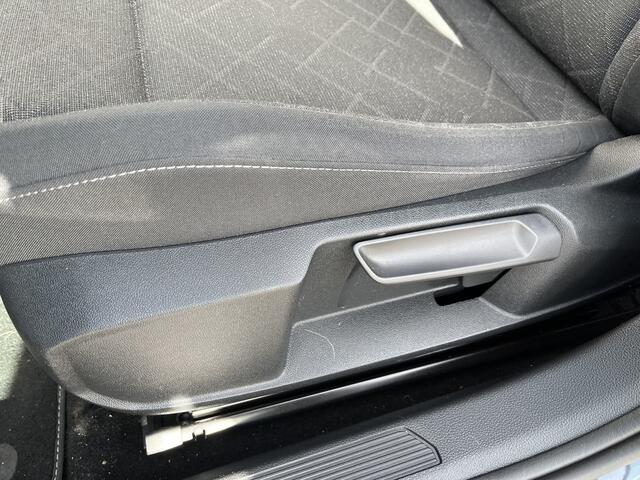 Volkswagen GOLF 1.0 TSI Life / PARK. SENSOREN/ NAVI/ 16" LMV/ APP-CONNECT/ AIRCO