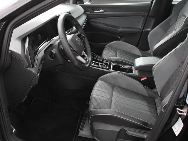 Volkswagen GOLF 1.5 eTSI R-Line | Climate Control | Apple carplay/ Andriod Auto | Achteruitrij camera | Parkeersensoren | Sfeerverlichting | Lichtmetalen velgen | Led lampen