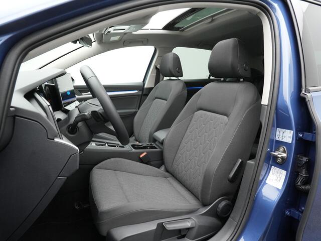 Volkswagen GOLF 1.5 eHybrid 204 pk Life Edition | Panoramadak | Stuur-/stoelverwarming | Achteruitrijcamera | Adaptive Cruise | Keyless Entry