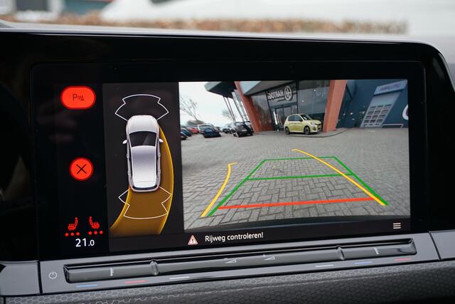 Volkswagen GOLF 2.0 TSI GTI Clubsport 300PK + PANORAMADAK / STUURVERWARMING / 19"