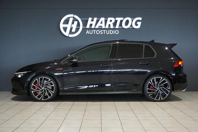 Volkswagen GOLF 2.0 TSI GTI Clubsport 300PK + PANORAMADAK / STUURVERWARMING / 19"