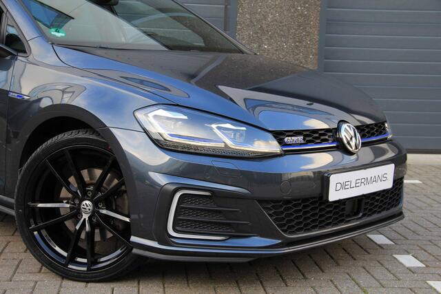 Volkswagen GOLF 1.4 TSI DSG GTE Panorama dak | Full LED matrix | Keyless | 19" Pretoria | Vol in de opties! | MEER FOTO'S VOLGEN!
