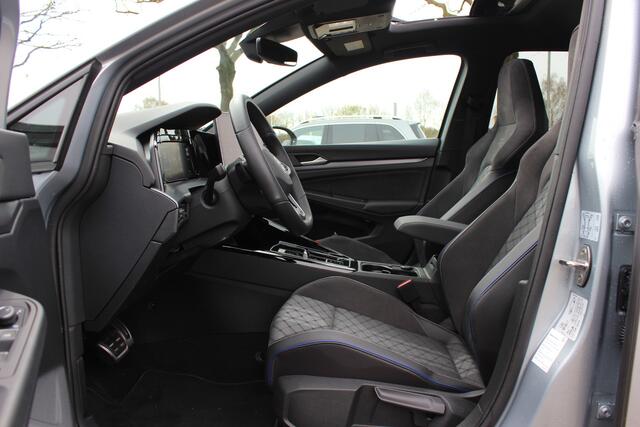 Volkswagen GOLF 1.5 eTSI R-Line Edition / Trekhaak / Panoramadak / 360Camera / Keyless / Matrix LED / 18'' / CarPlay / Stoelverwarming / DAB / ACC