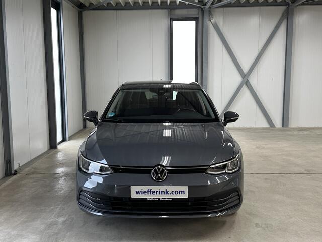 Volkswagen GOLF 1.5 TSI Life 150 pk | Navi | PDC | Winter pakket | Trekhaak |