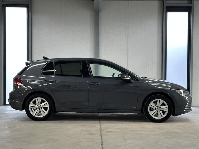 Volkswagen GOLF 1.5 TSI Life 150 pk | Navi | PDC | Winter pakket | Trekhaak |