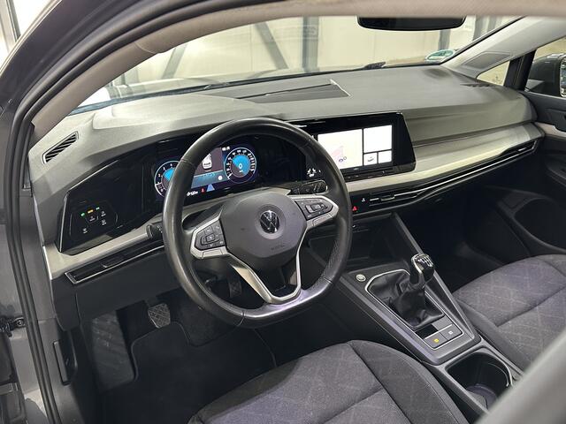 Volkswagen GOLF 1.5 TSI Life 150 pk | Navi | PDC | Winter pakket | Trekhaak |