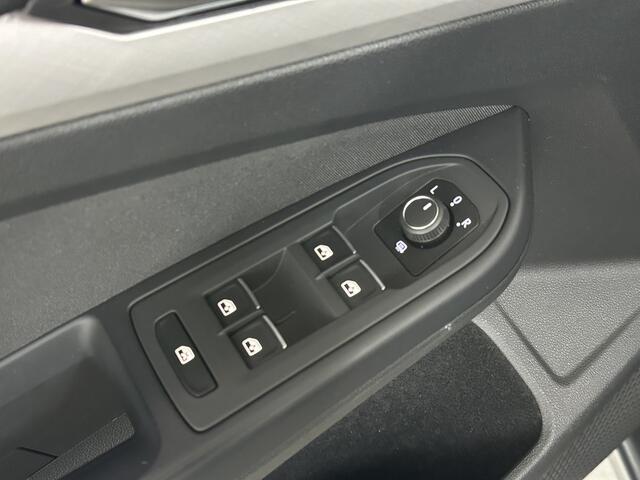 Volkswagen GOLF 1.5 TSI Life 150 pk | Navi | PDC | Winter pakket | Trekhaak |