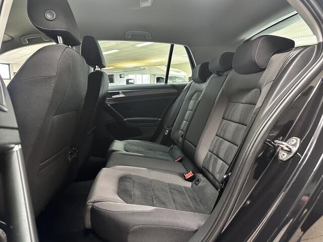 Volkswagen GOLF 1.5 TSI Comfortline Business/ Facelift/ Automaat/ 131pk!/ Virtual Cockpit/ Apple + Android/ Extra getint glas/ Alcantara/ Camera/ Adaptive Cruise/ Stoelverw./ PDC V+A/ Navi/ Clima/ Bluetooth.