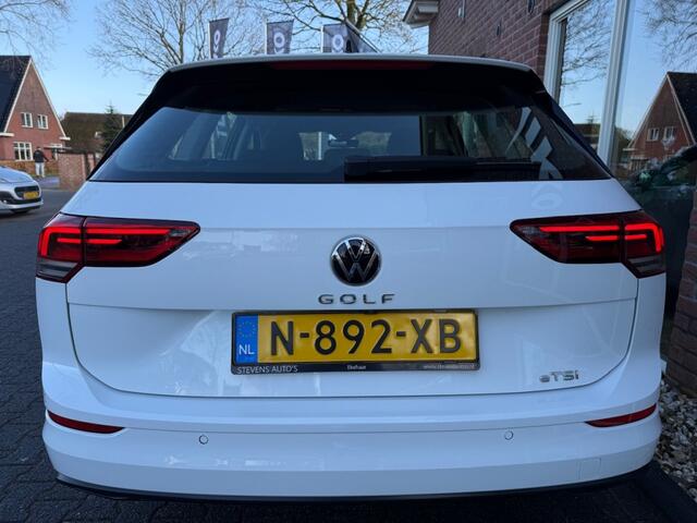 Volkswagen GOLF Variant 1.0 eTSI Life DIGIDASH / CAMERA / ADDAPT.CRUISE / CARPLAY / ANDR