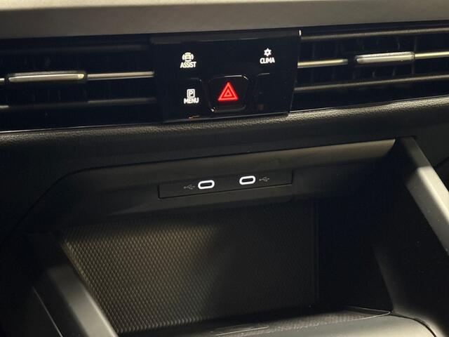 Volkswagen GOLF 1.5 eTSI Sport Automaat (APPLE CARPLAY, 4 CILINDER, GROOT NAVI, STUUR/STOELVERWARMING, CAMERA, SPORTSTOELEN, KEYLESS, PARKEERSENSOREN, NIEUWSTAAT)